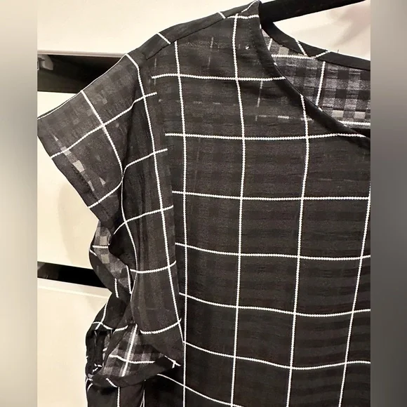 Adrianna Papell flutter sleeve black and white top - Picture 5 of 5